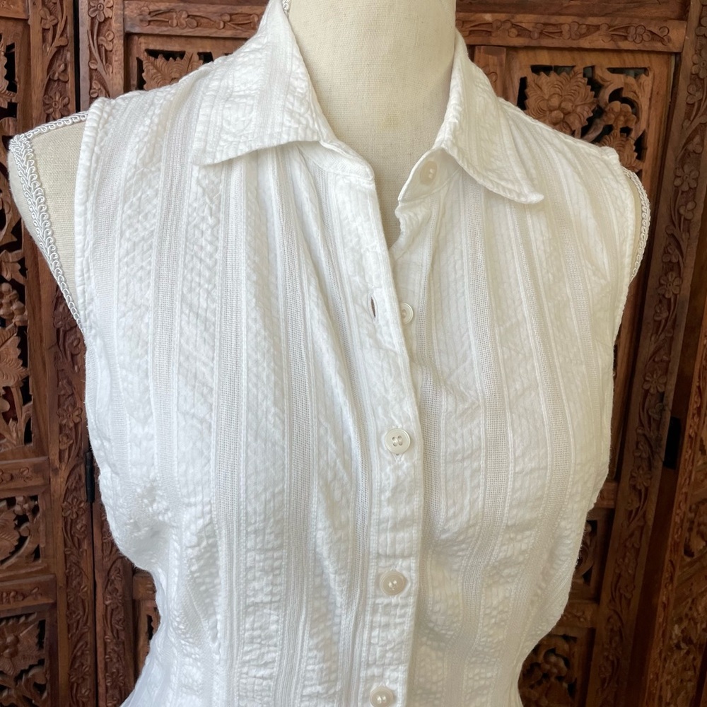 White Sleeveless Cotton Textured Stripe Button-Front Blouse - Picture 5 of 11